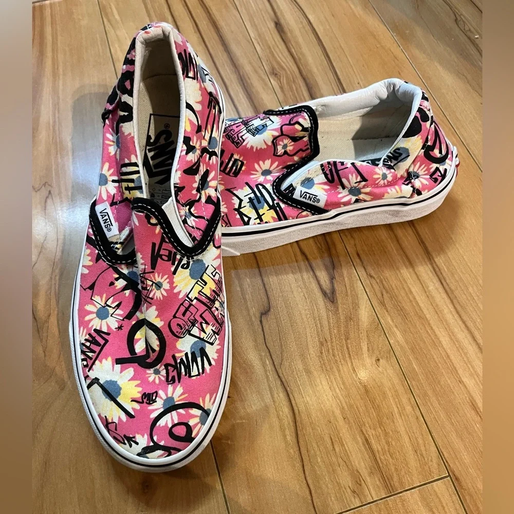 VANS W7/M5.5 classic slip ons in pink floral graffiti print - Picture 2 of 9